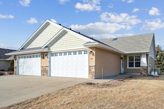 512 Oak Village Ct, Belle Plaine, MN 56011