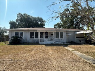 505 W Heard St, Refugio, TX 78377