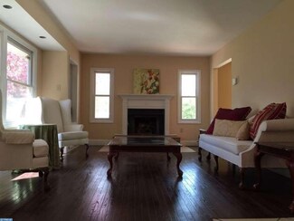 2707 Chestnut Hill Dr, Cinnaminson, NJ 08077