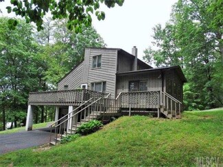 5434 Gunpowder Dr, Hickory, NC 28601