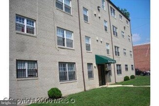 210 43rd Rd NE Unit 304, Washington, DC 20019