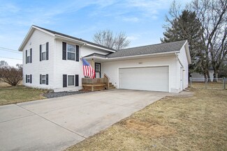 1301 Holiday St, Muskegon, MI 49442