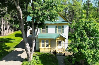 12 Park Ave, Newport, ME 04953