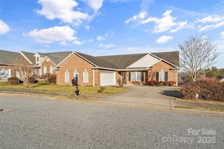 424 Huntington Woods Dr N, Lenoir, NC 28645