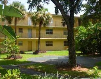 1330 W 54th St Unit 121C, Hialeah, FL 33012