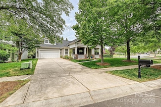 1000 Millbank Dr, Matthews, NC 28104