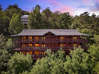 365 Smoky View Rd, Gatlinburg, TN 37738