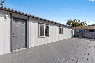120 Ward Rd, Toppenish, WA 98948