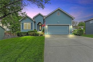 304 Lakeview Dr, Smithville, MO 64089