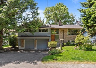 10051 45th Ave NE, Seattle, WA 98125