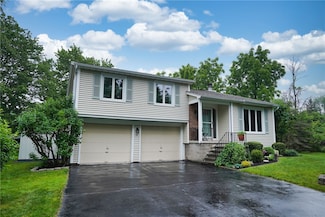 55 Heather Dale Chase, Henrietta, NY 14467