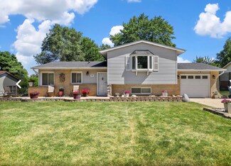 996 Apple Valley Dr, Bartlett, IL 60103