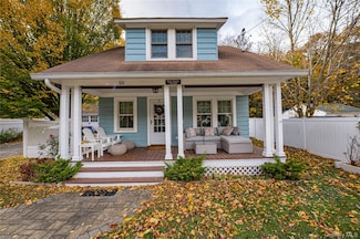 53 Waterside Ave, Northport, NY 11768