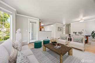 9822 NE 122nd St Unit U201, Kirkland, WA 98034