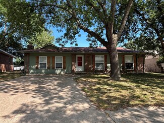 1729 S Pecan Ct, Broken Arrow, OK 74012