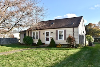 11 Lawton St, Fairhaven, MA 02719