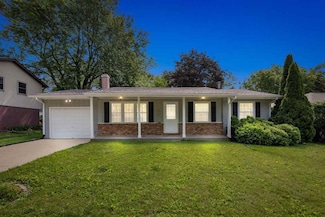 818 Keswick Dr, Iowa City, IA 52246