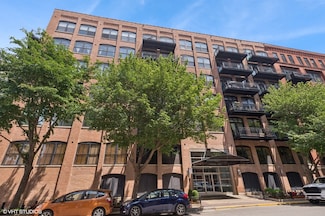 520 W Huron St Unit 220, Chicago, IL 60654