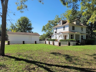 2204 Gleghorn St, West Plains, MO 65775