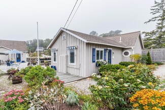 78 West St, Boothbay Harbor, ME 04538