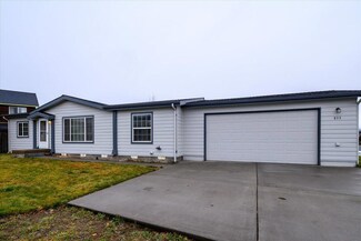 833 NE Shoshone Dr, Redmond, OR 97756