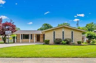 15615 S Midway Ave, Allen Park, MI 48101