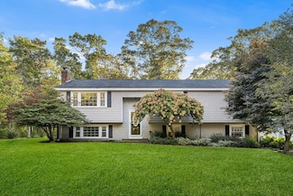 9 Bramble Bush Dr, Forestdale, MA 02644