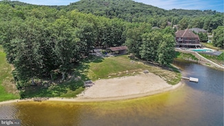 8 N Lakewood Dr, Ridgeley, WV 26753