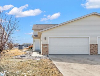 1074 Parkway Dr, West Fargo, ND 58078