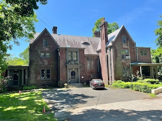 70 Hillside Ave, Waterbury, CT 06710