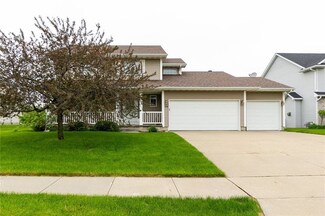 1208 NW Morningside Ct, Grimes, IA 50111
