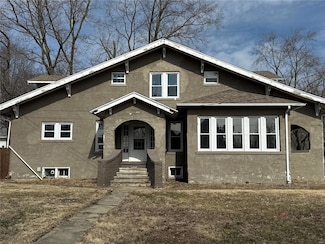 301 N Main St, Owaneco, IL 62555