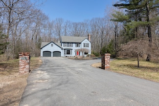 101 Country Ln, Portland, ME 04103