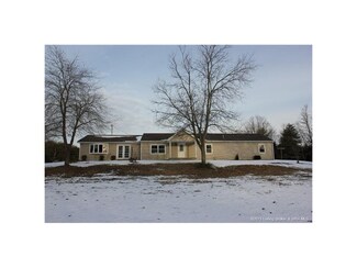 8807 Henryville Otisco Rd, Otisco, IN 47163