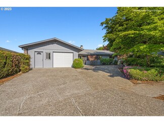 16944 NE Clackamas St, Portland, OR 97230