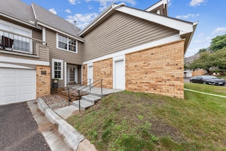 5988 Chasewood Pkwy Unit 104, Minnetonka, MN 55343