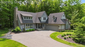 8268 Pine Lake Dr, Davisburg, MI 48350