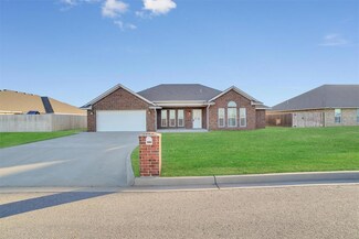 1816 Lynx Ln, Altus, OK 73521