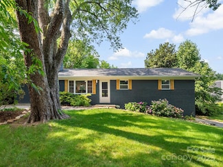 28 Pine Ln, Asheville, NC 28806