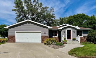 901 Spicer Rd, Albert Lea, MN 56007