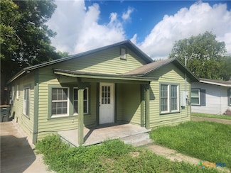 210 S Ave E, Shiner, TX 77984