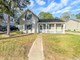 405 Lincoln St, Fenton, MI 48430