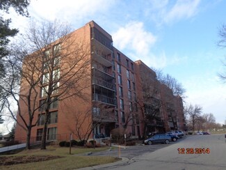 125 Acacia Cir Unit P99E, Indian Head Park, IL 60525