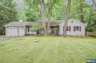 637 Lawlins Rd, Wyckoff, NJ 07481