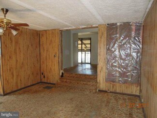 118 Parry Dr, Falling Waters, WV 25419