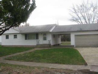 211 W Green St, Roberts, IL 60962