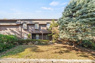 10248 Cedarbrooke Ln, Kansas City, MO 64131