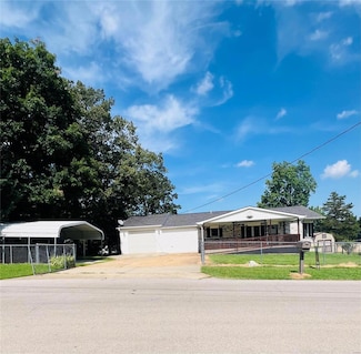 3104 Skyline Dr, Poplar Bluff, MO 63901
