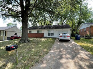 1336 Columbus Dr, Saint Louis, MO 63138
