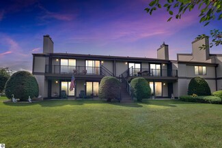 115 Dexter St Unit 4, Elk Rapids, MI 49629